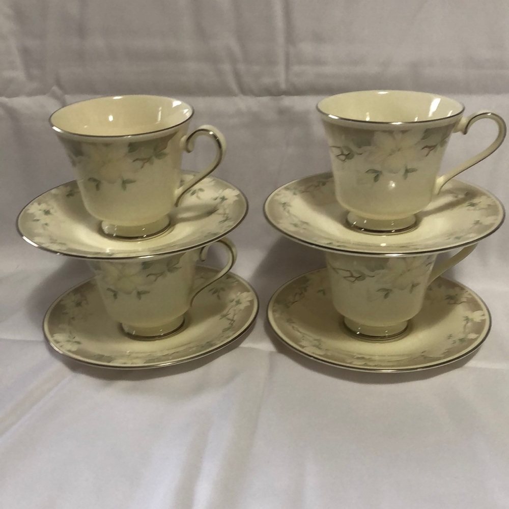 🇬🇧EUC🇬🇧Vintage Royal Doulton “Kathleen” 4 cups/saucers, the Romance Collection.